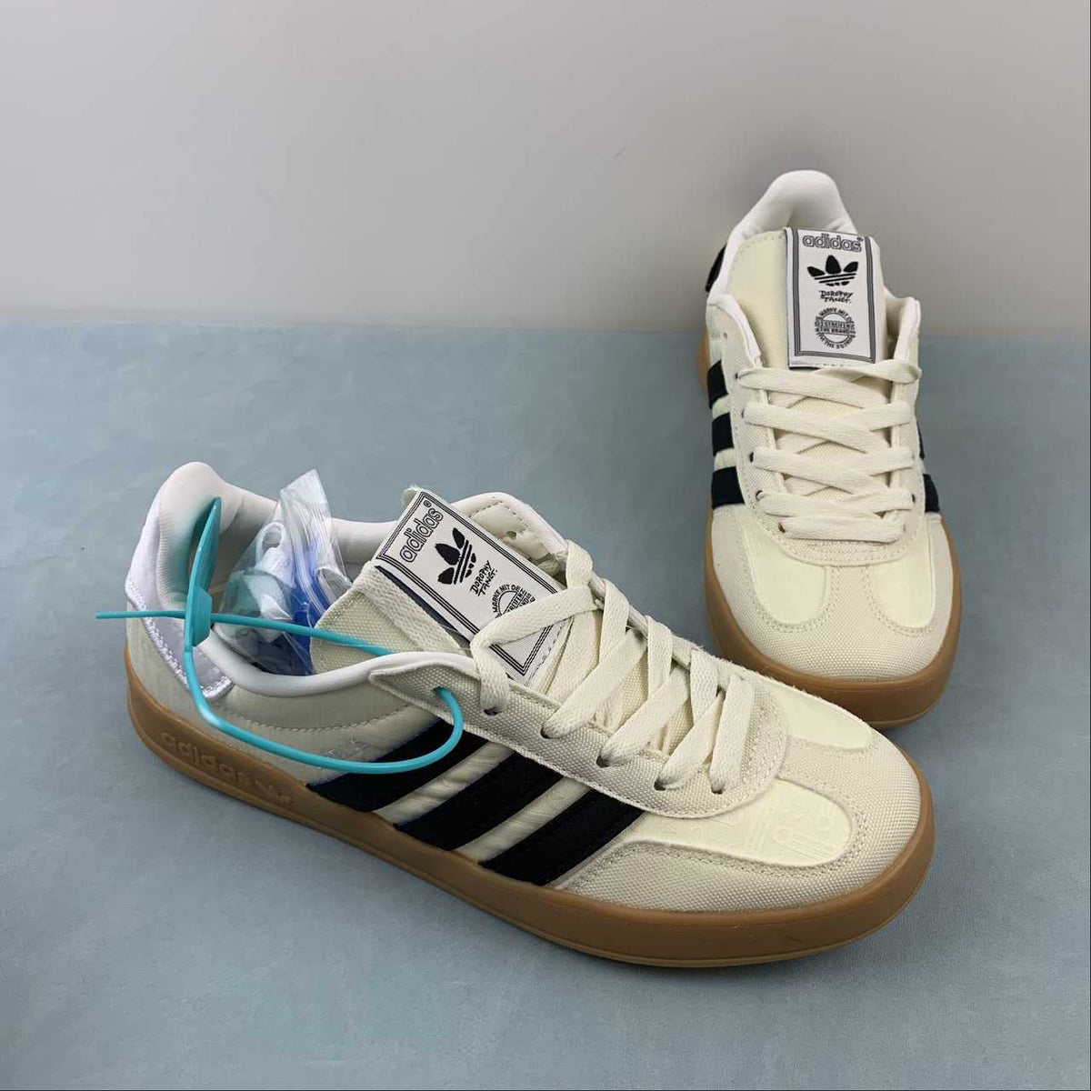 adidas Originals Sneakers - Cream, Black & Gum   IG3677