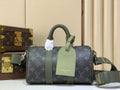 Louis Vuitton Keepall Bandoulière 25 – Monogram Canvas with Khaki Trim