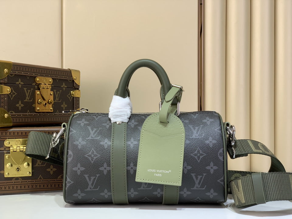 Louis Vuitton Keepall Bandoulière 25 – Monogram Canvas with Khaki Trim