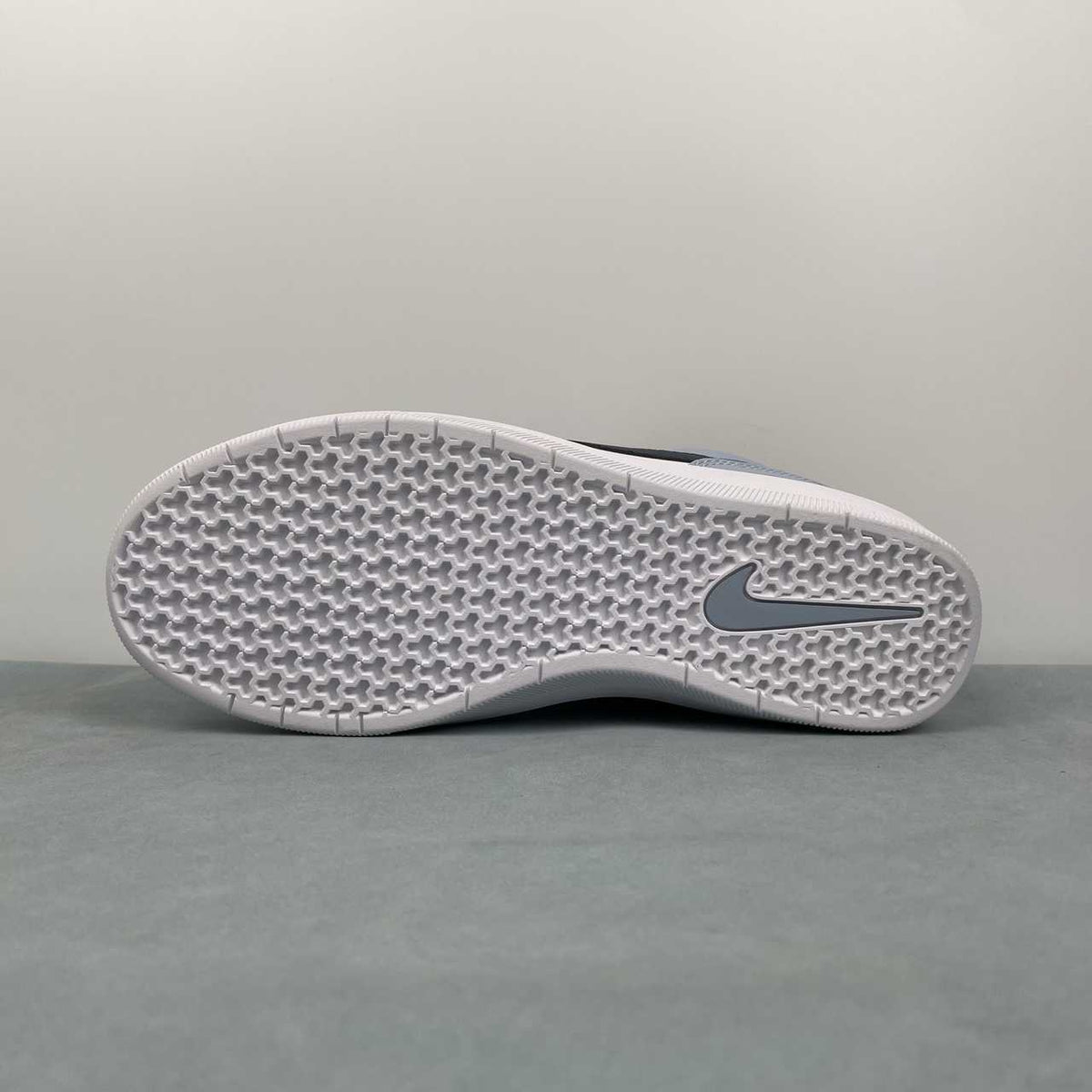 Nike SB Force 58 – Gray / White / Black